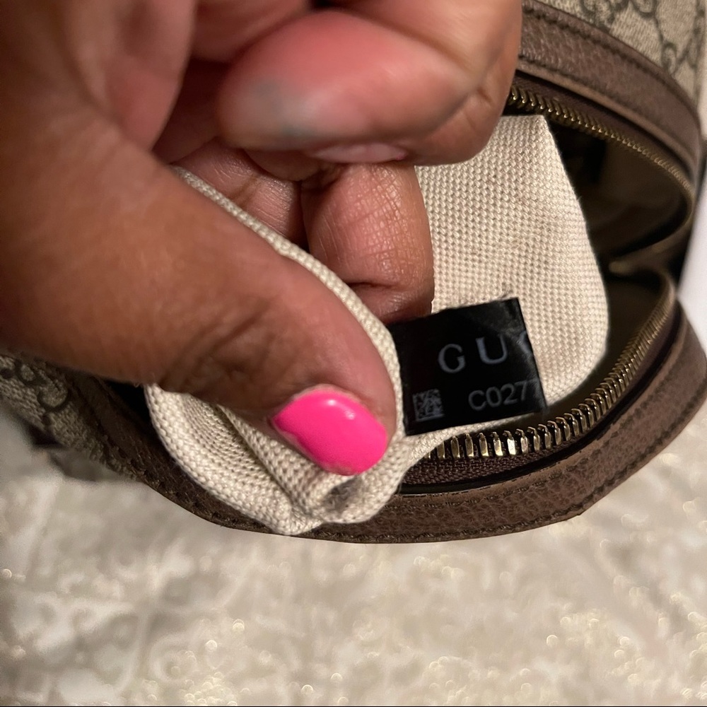 Gucci back pack good condition little be of wear ! As you see it the picture